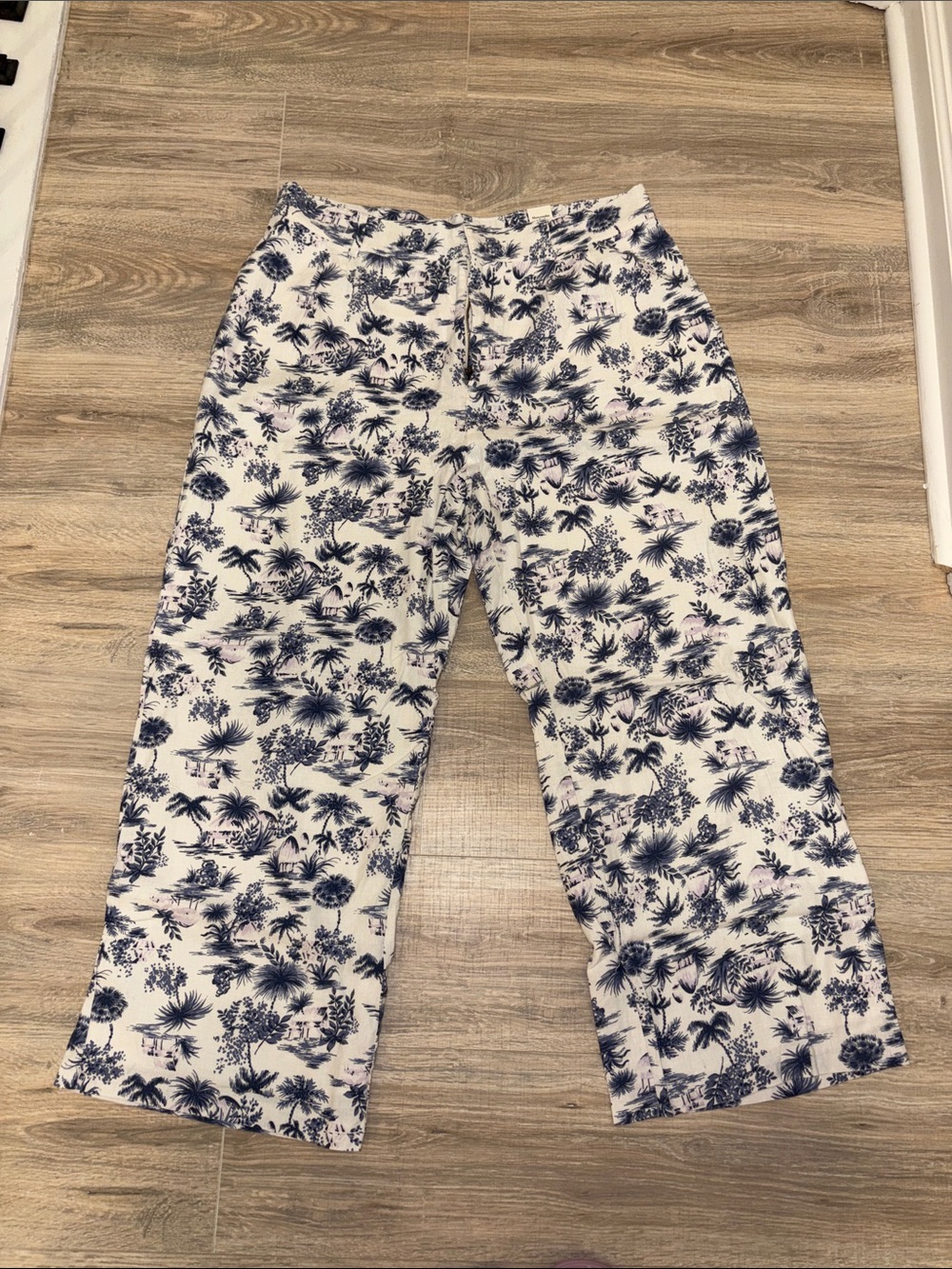 Women’s White and Navy Tropical Print Pants